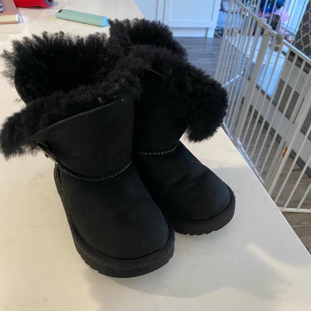 Toddler girl UGG boot size 7 in black